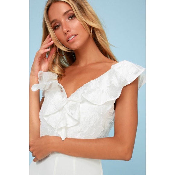 Radar Ivory Lace Ruffled Jumpsuit L NWT Lulus - Picture 2 of 4